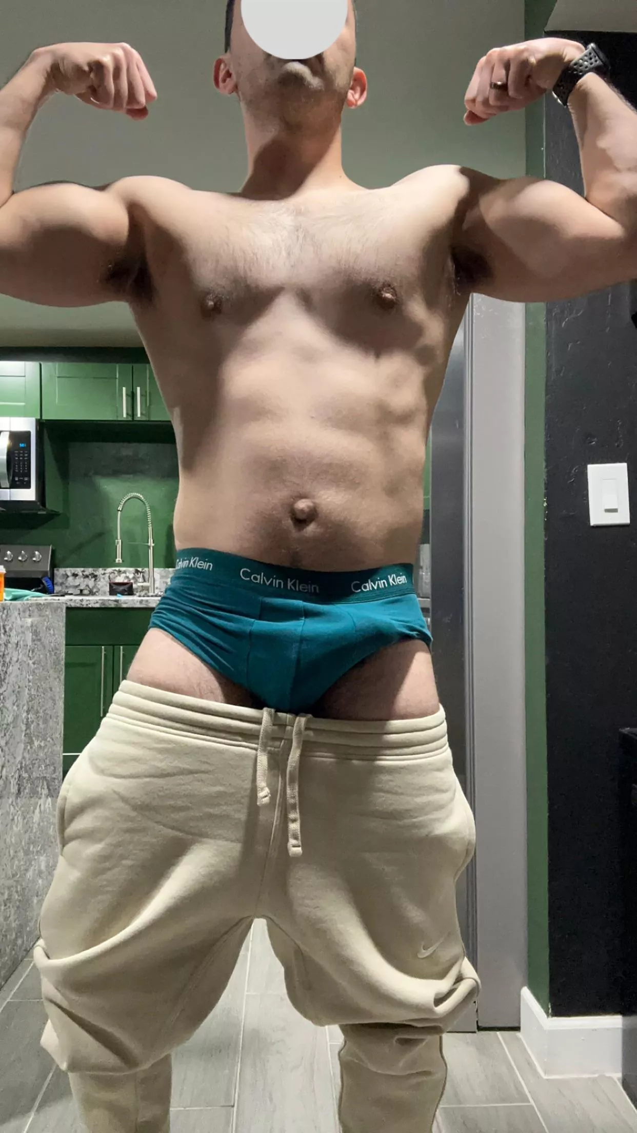 [M] Kitchen lighting hits pretty good apparently. Anyways, who is gonna come feel me up while I flex a bit?