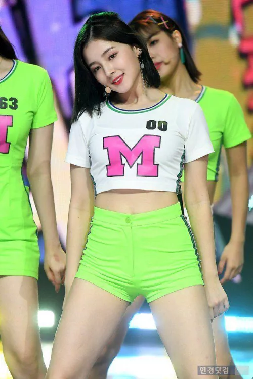 MOMOLAND's Nancy