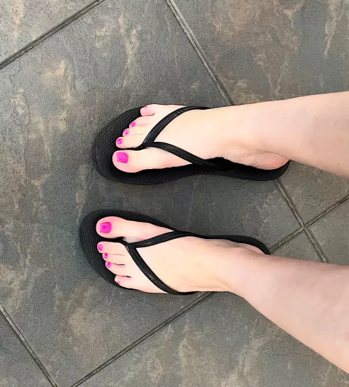 My college roommate loves my nail color