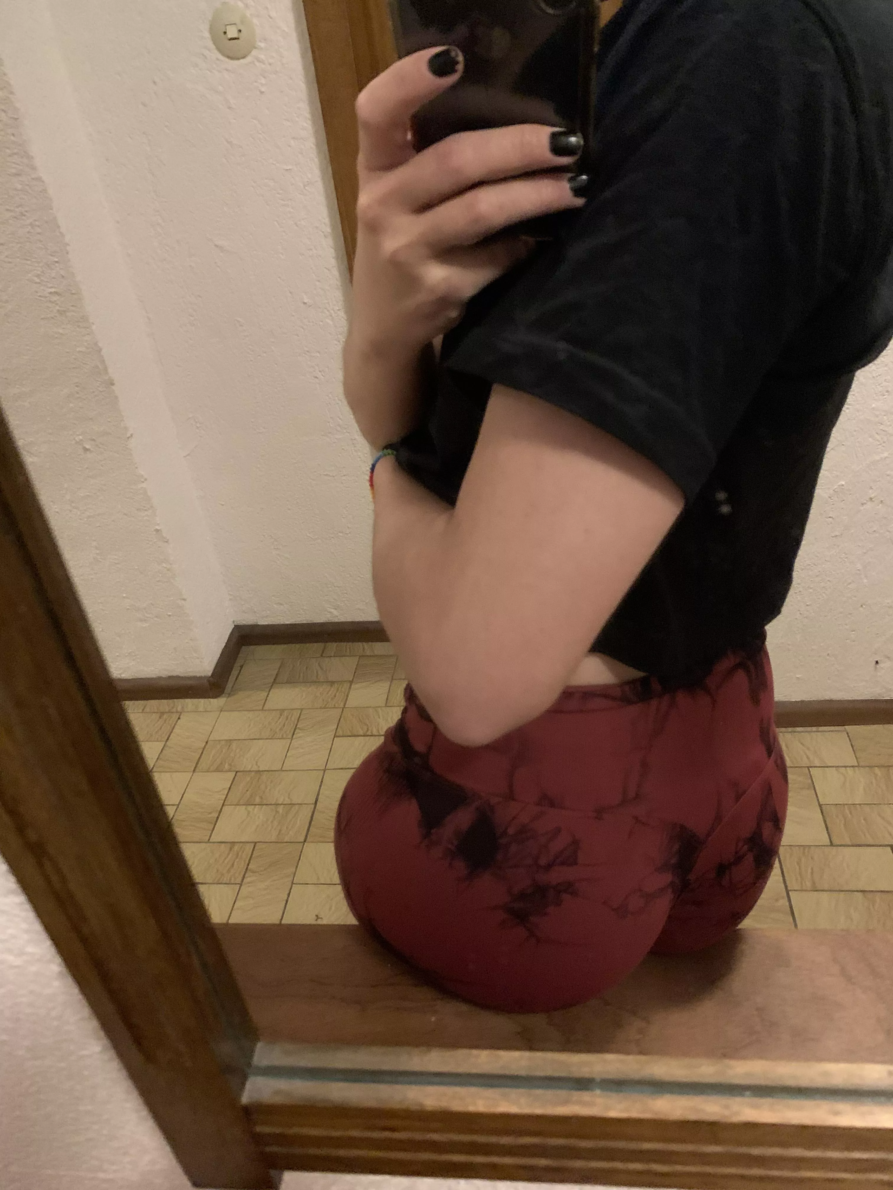 Ngl my ass be kinda thicc