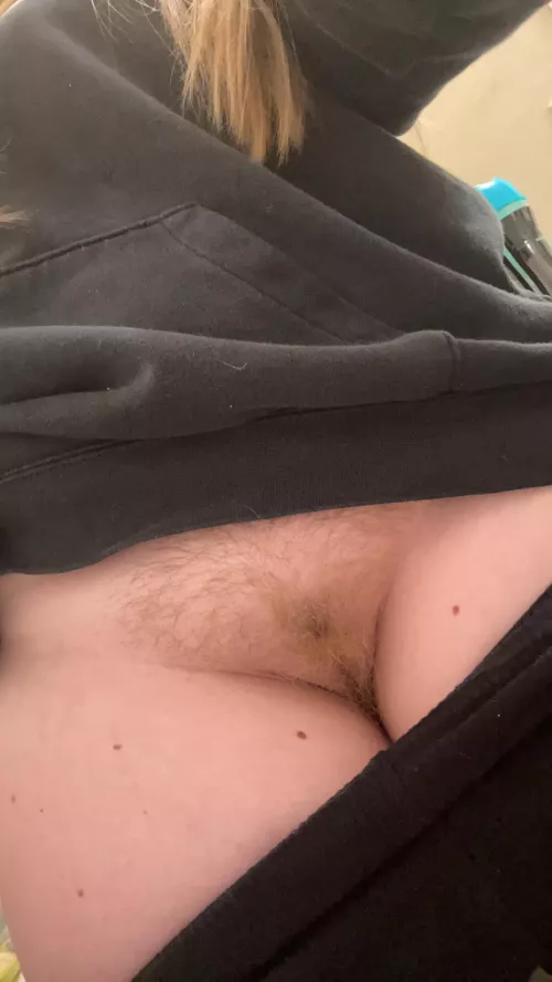 Quick pussy flash 😉