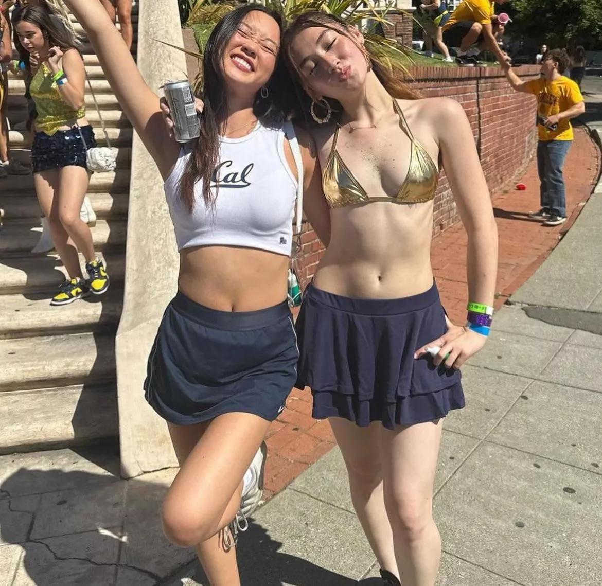 Smashing left or right?