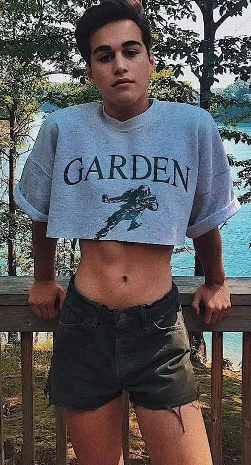 So you like guys wearing tops? 🤭 So you like guys wearing tops? 🤭