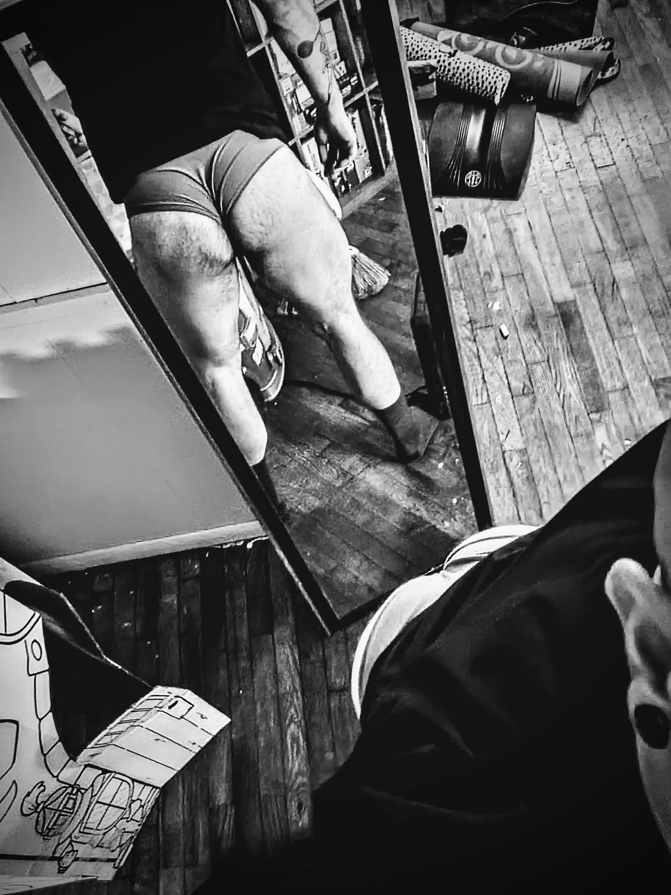 Straight leg DLs this morning. Glutes and hams feeling toasty... Happy thick thigh Thursday!