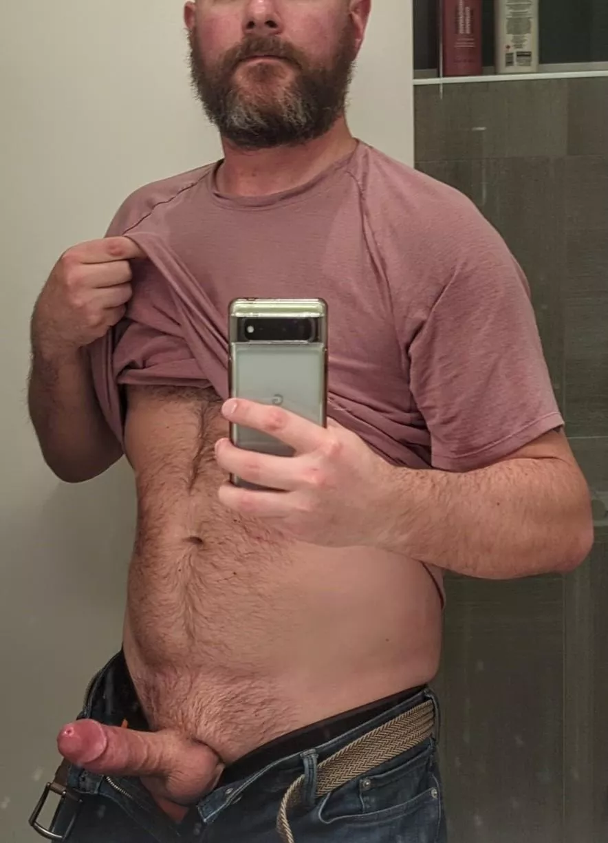 Taking a break from making dinner to make you horny [39]