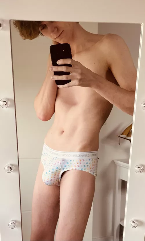 The only CK‘s I own. Just love the colors ☀️