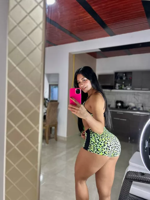 The perfect legs don't exi-