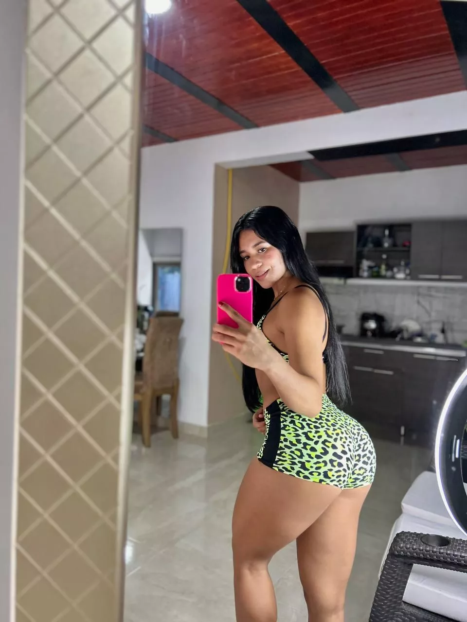 The perfect legs don't exi-