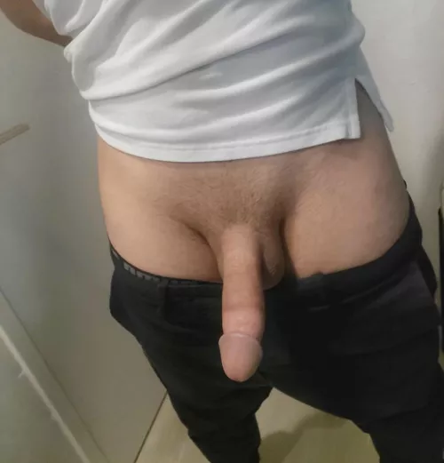Would u join a horny intern in the work bathroom :)
