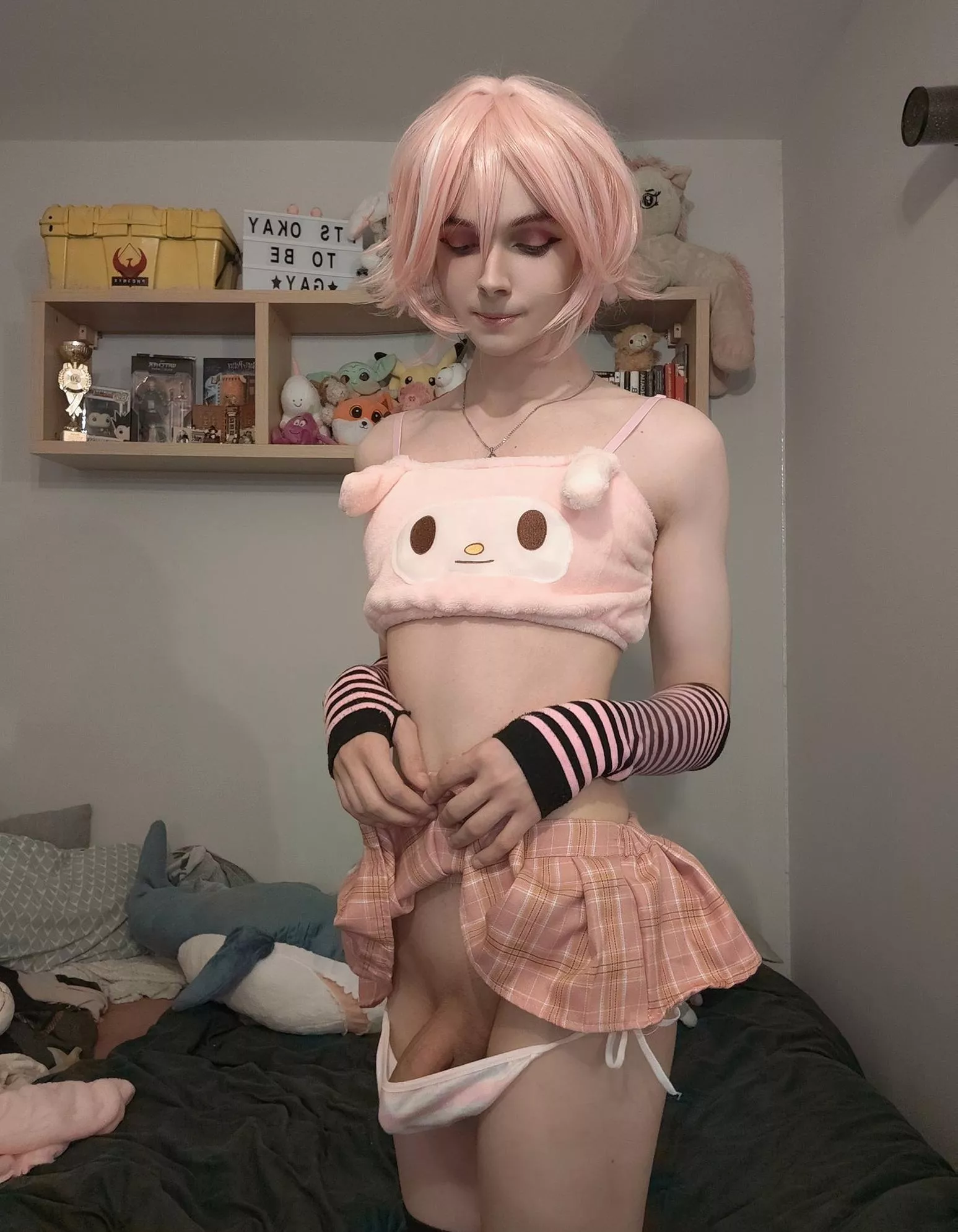 Would u let me suck your cock? 🥺