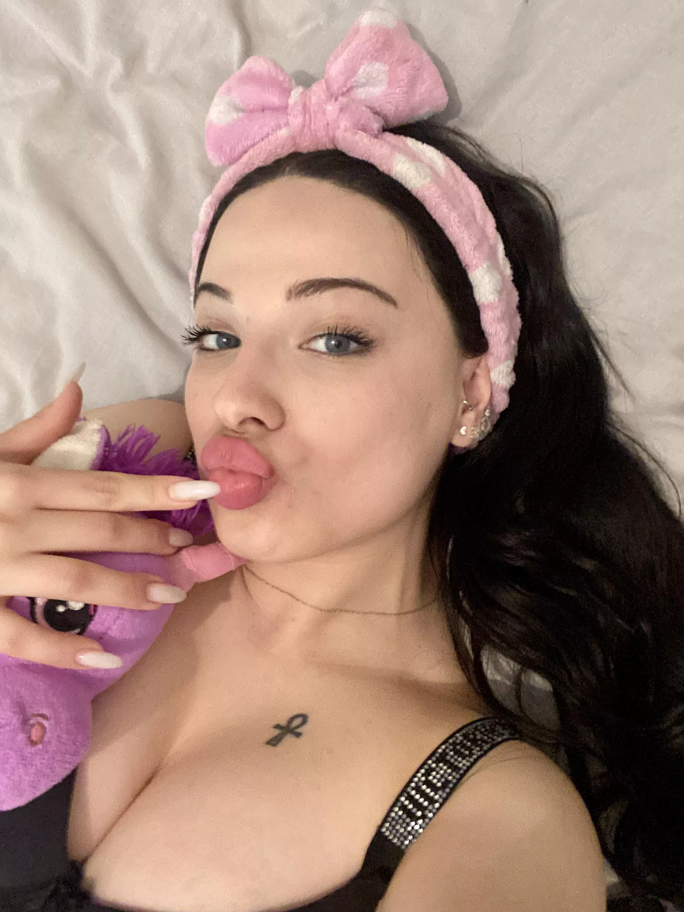 would you date me? 😇