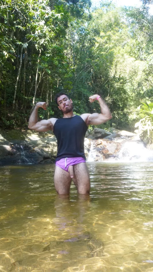Wwould you 🥺suck my long cock 🍆🥵 in the river 🏞️
