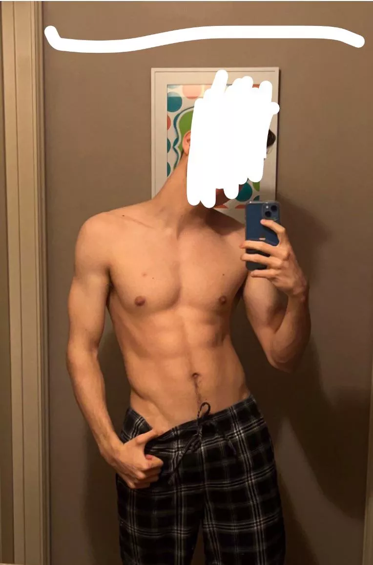 19 m jock with a bubble butt. Any doms wanna use and degrade me? Role play? Snap: anonjock8