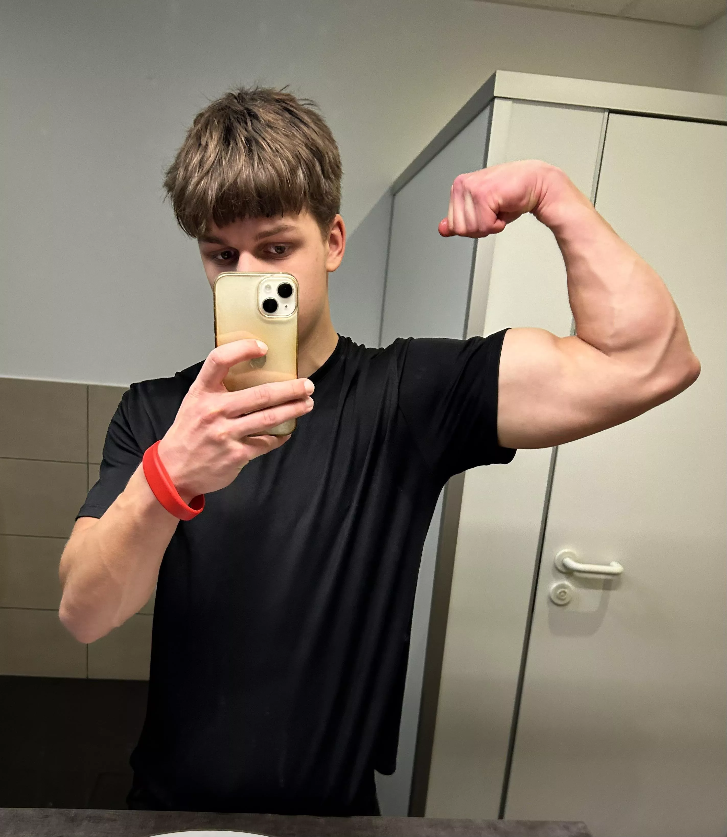 19m, do you like my forearm?