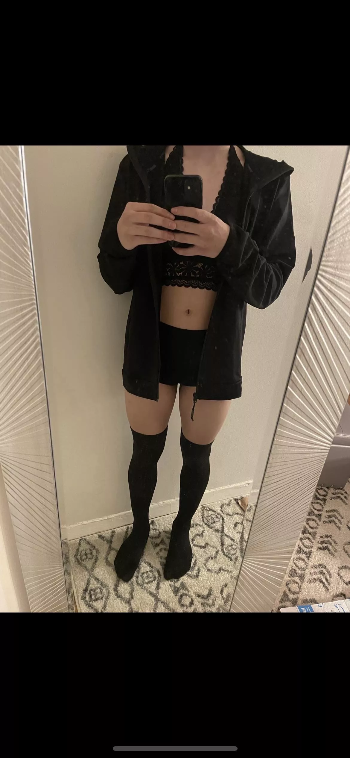 22 femboy twink I can command or be commanded whatever you prefer😉
