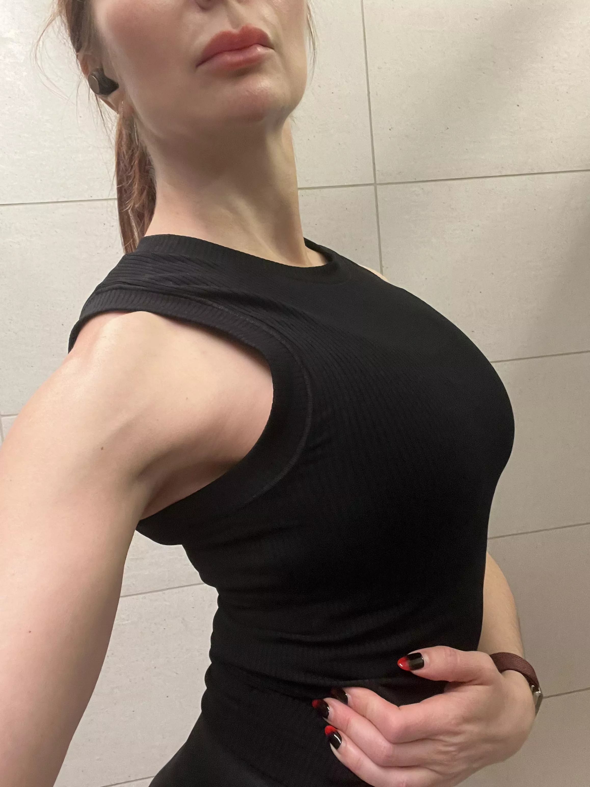 48f I love working out around younger guys 😈