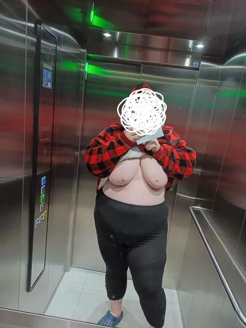 A little fun in the elevator, no panties either... New to this, hope you enjoy (f30)