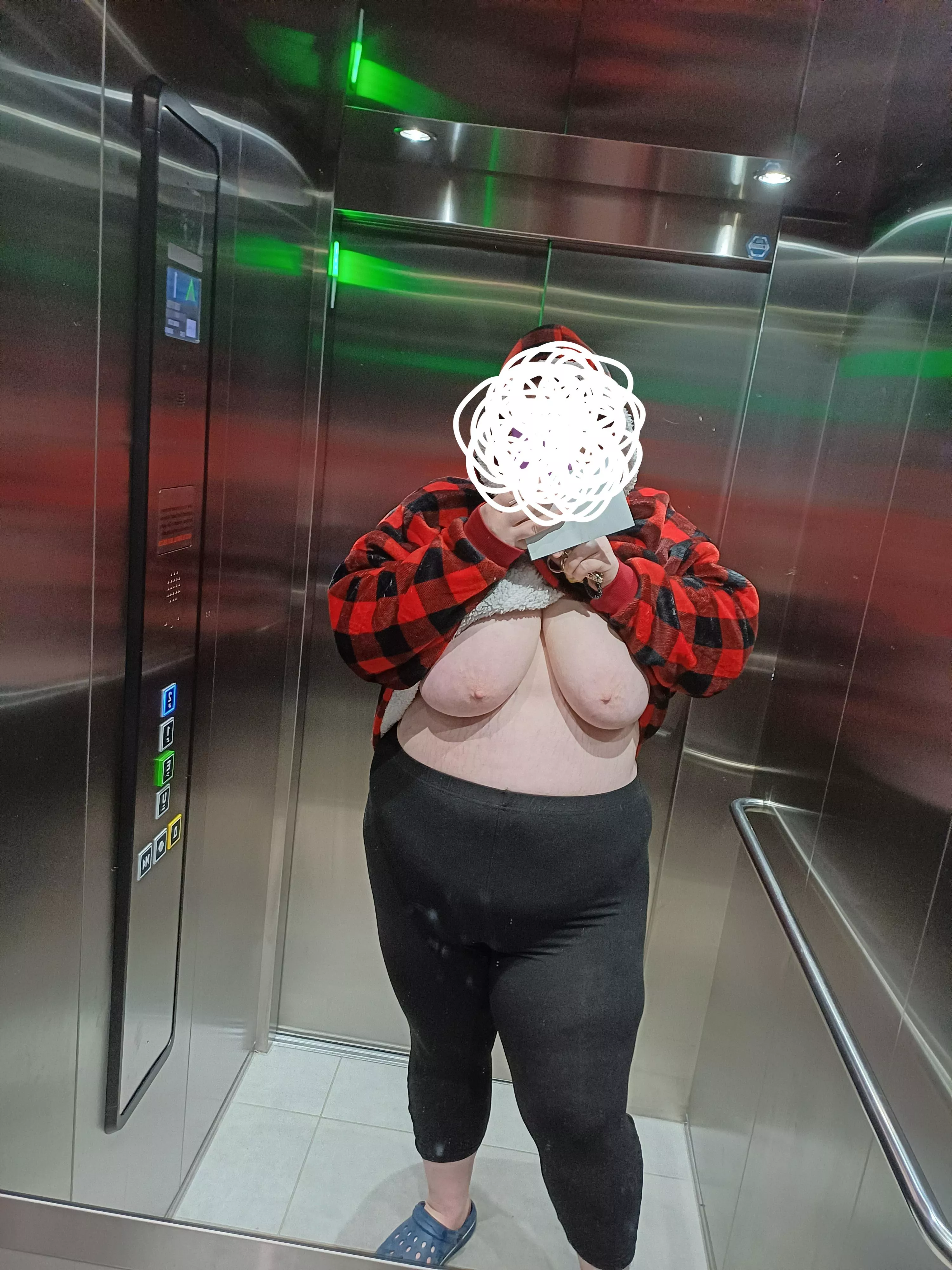 A little fun in the elevator, no panties either... New to this, hope you enjoy (f30)