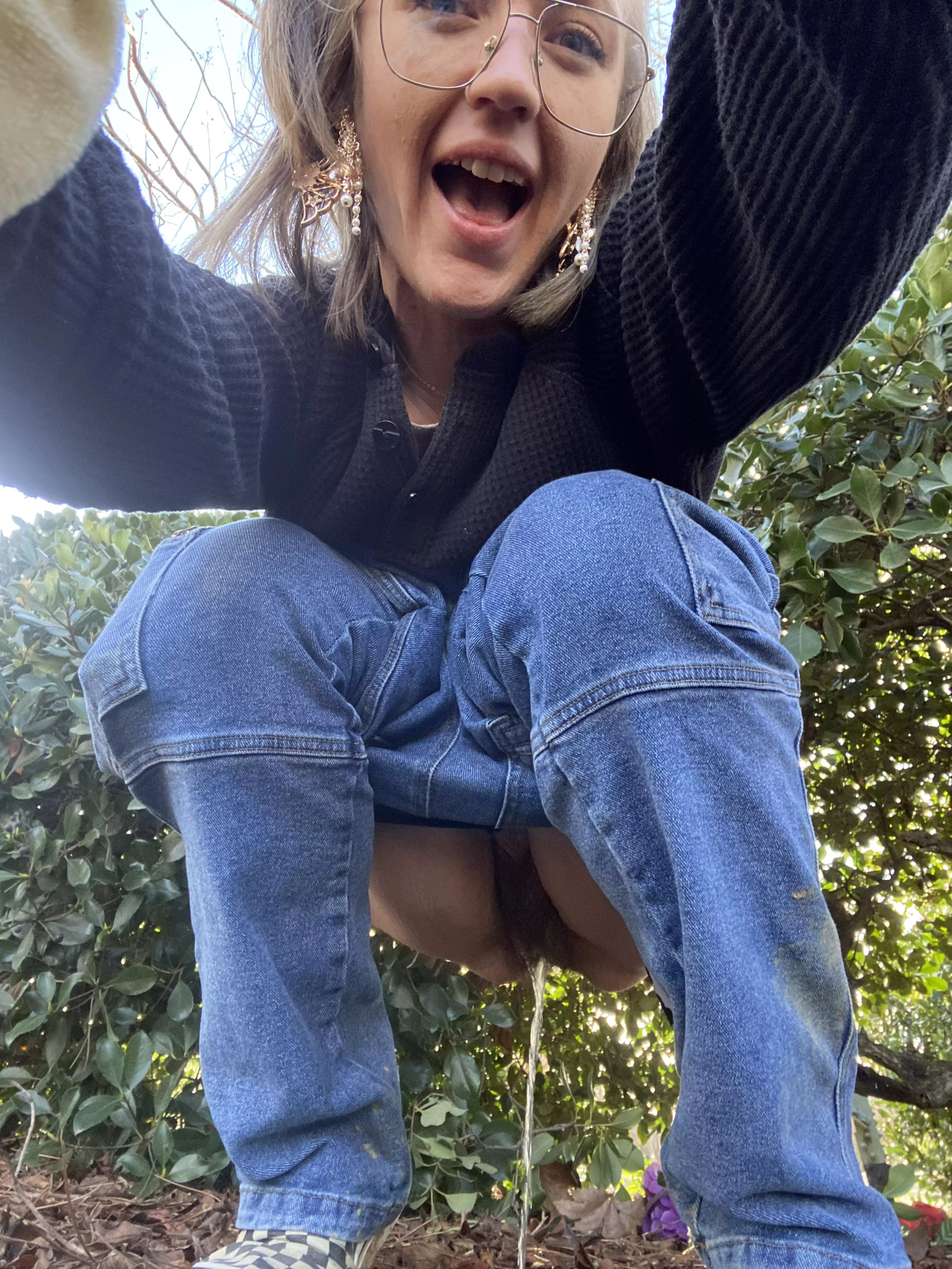 Ahhhh you caught me peeing in public, what are you gonna do next? 😈🤞🏻