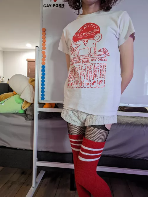 Anyone coming for some gay pizza?