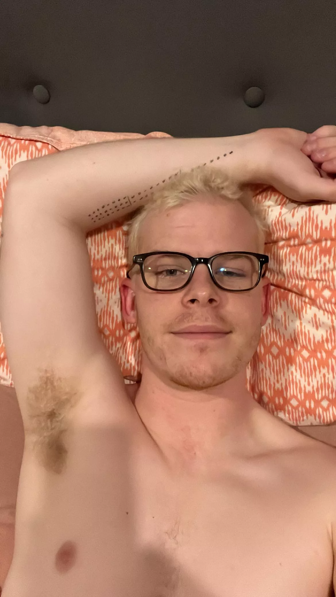 Be honest… am I cute enough to be a gaymer boyfriend?😇😬 Be honest… am I cute enough to be a gaymer boyfriend?😇😬