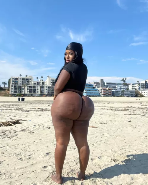 Big and round!!😛😛🍑🍑💦