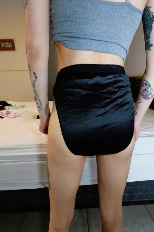Black satin granny panties🖤⚫🏴⬛