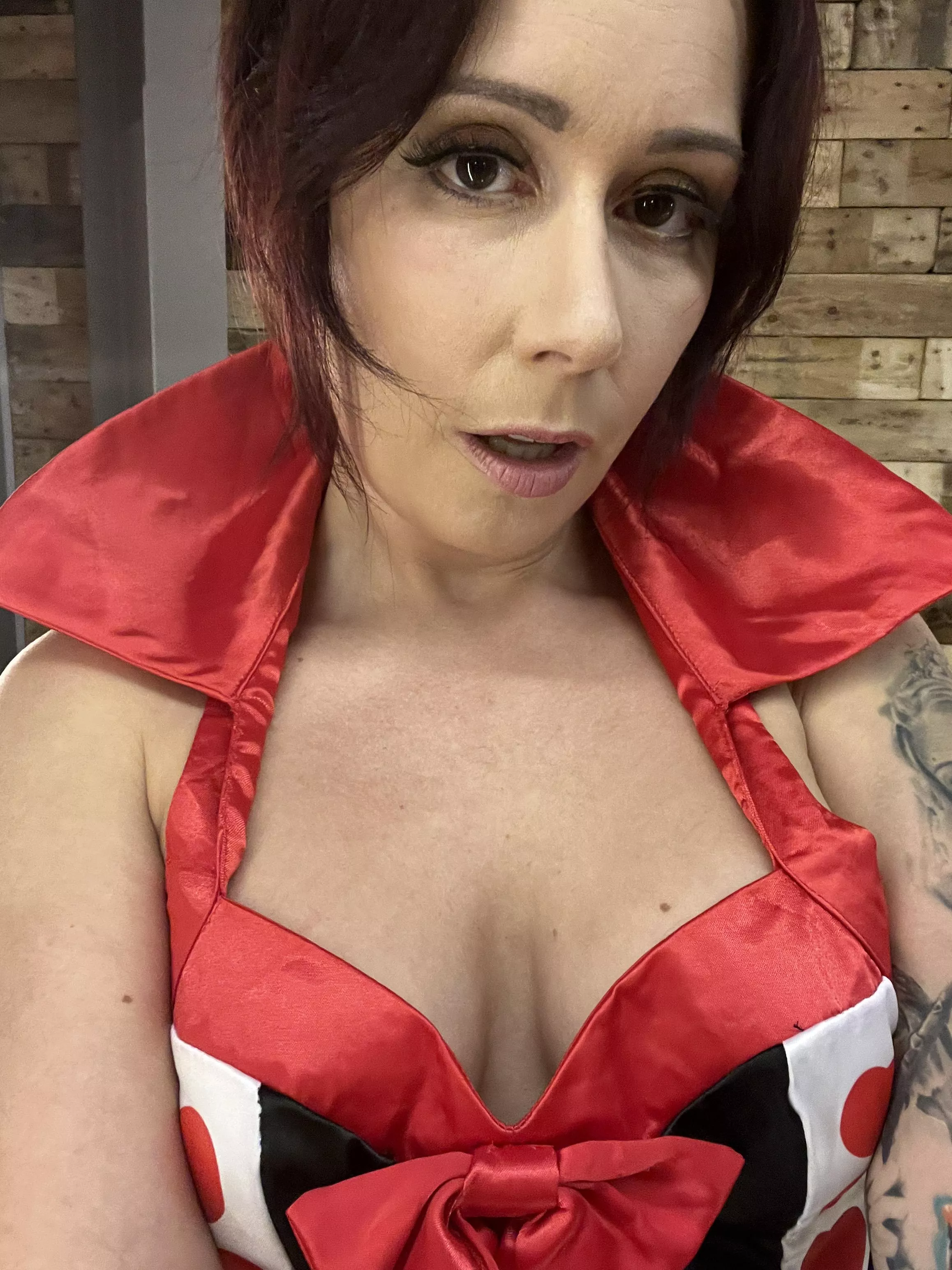 Bow when you see the Queen