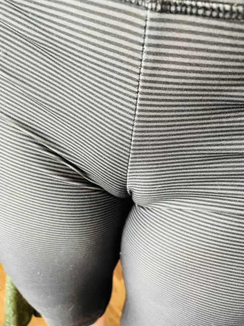 Can you see the subtle toe….? Snack or meal?? 🤭🙃