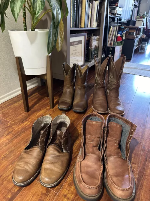 Cleaned and conditioned some leathers: Ariat North 40, Ariat Heritage Roper, Original Penguin Monty Chukka, and Clark’s Maplewalk Moc