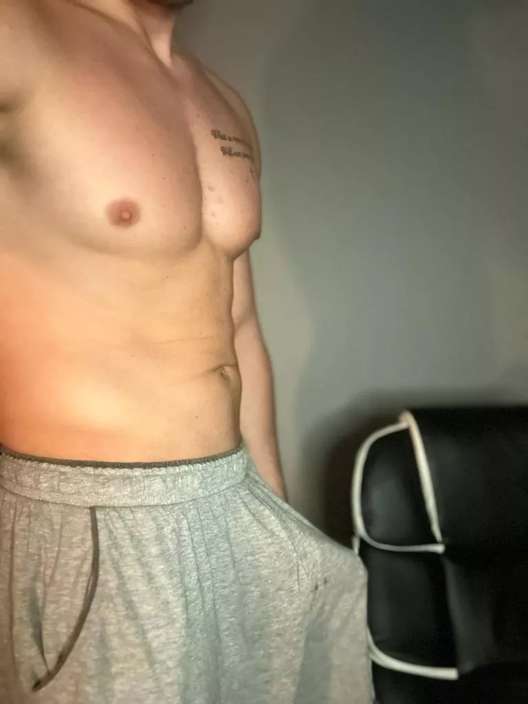 Do you like my bulge? 🤔?