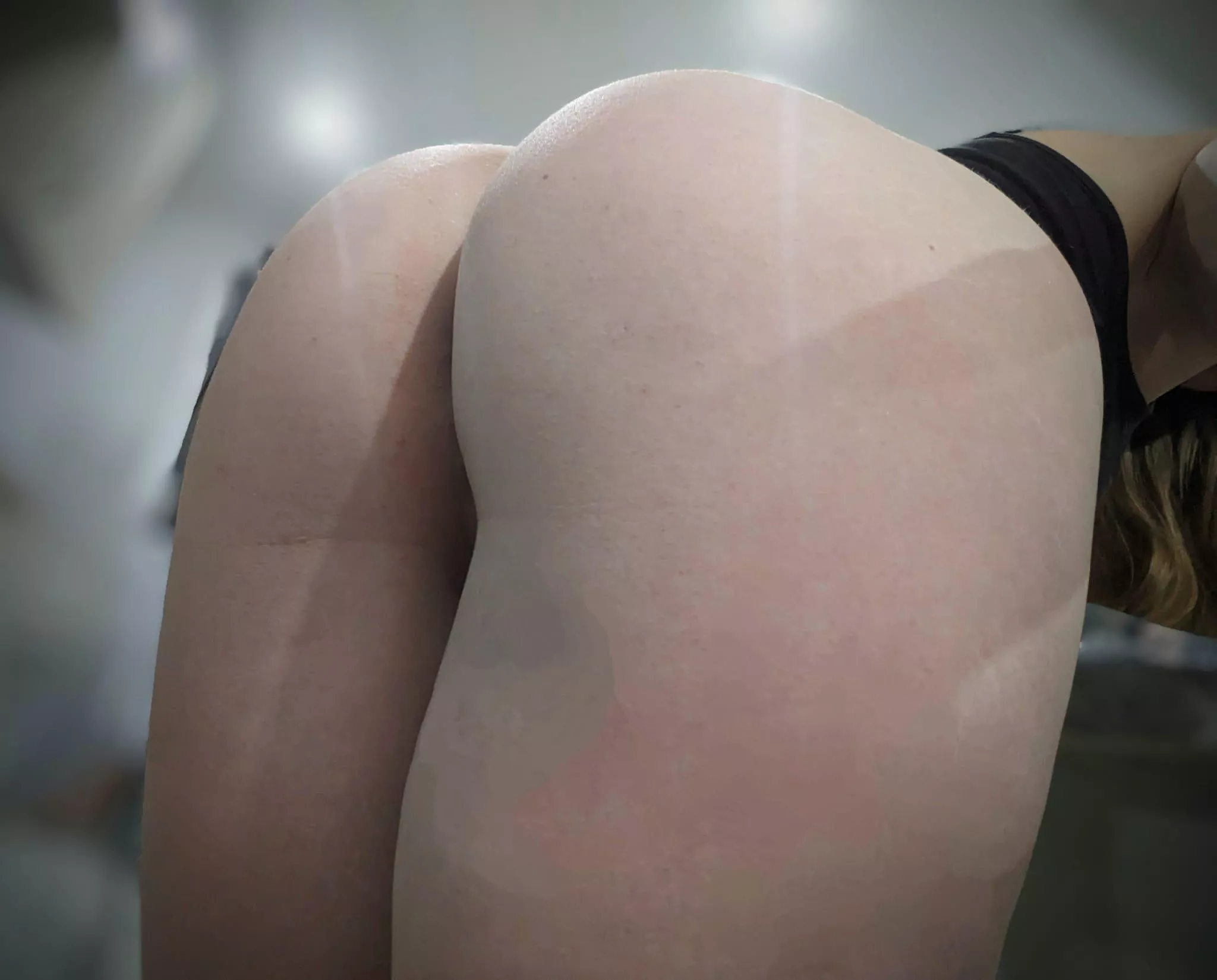 Does anyone prefer an ass without implants these days