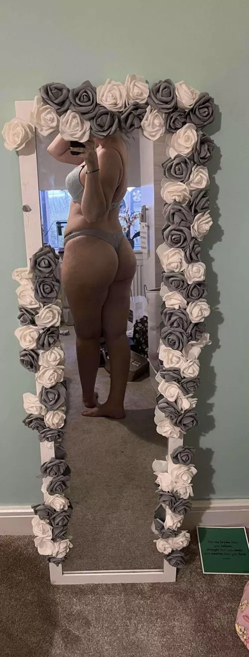 Does my butt look good in this?😜