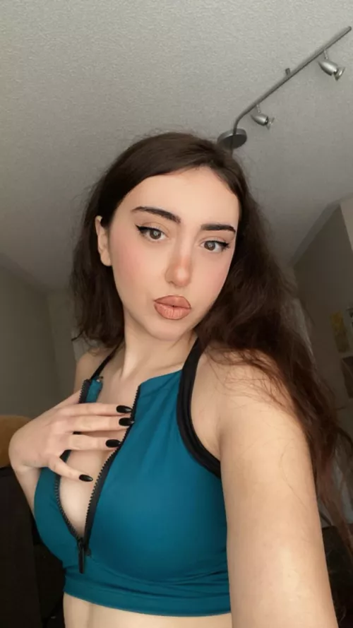 Feeling beautiful in this scuba crop top :)