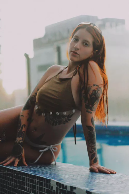 Get you a redhead that looks at you like this while she does the dishes