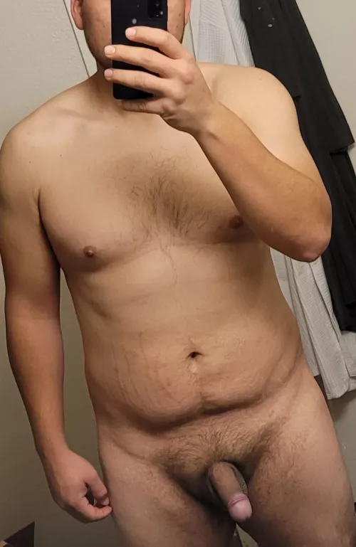 Hello 👋🏽 Been working out a little [32]
