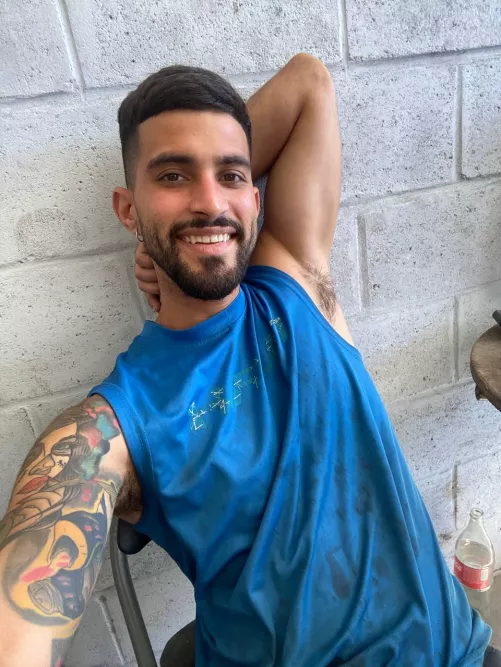 Hello, how is everyone here? I'm posing from my work 😁😁