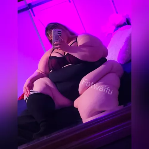 Hiii I'm here and I brought cake