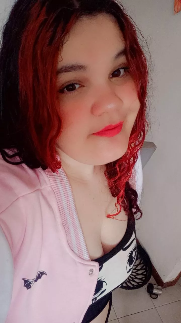 I want to squirt a lot rn :(