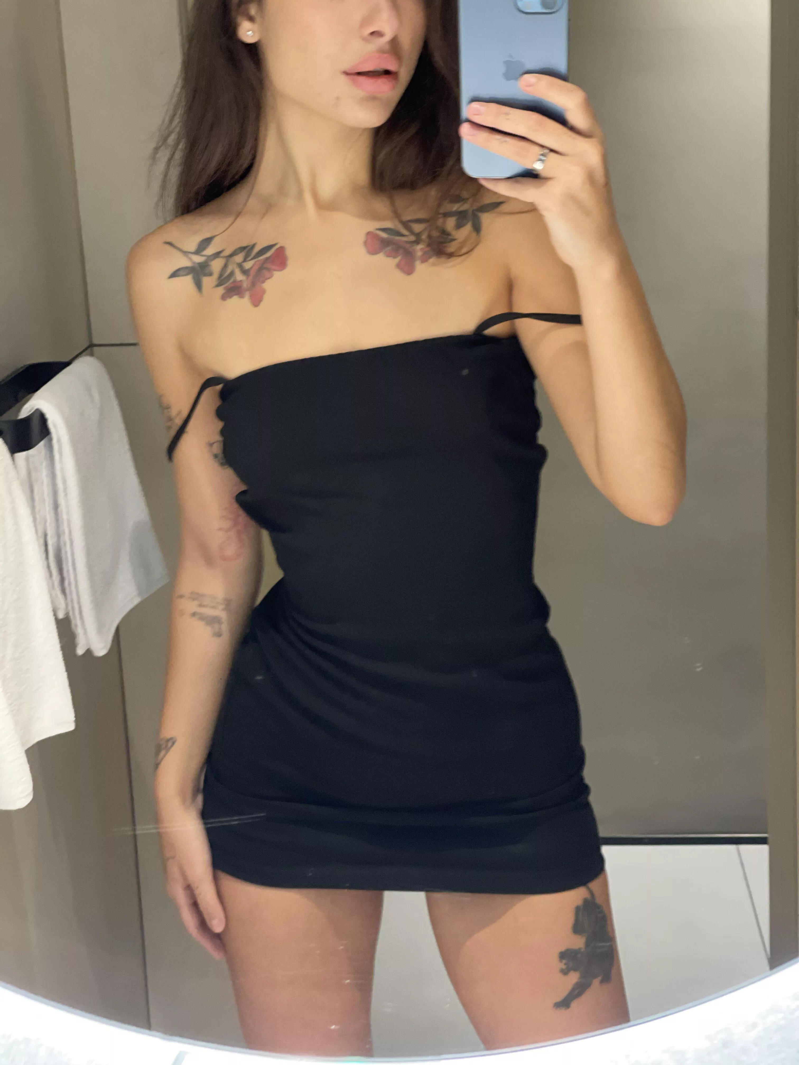 I'm absolutely love this dress, can take a pic's of it all day long