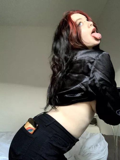 I’m single, and no nudes to send to… any takers??