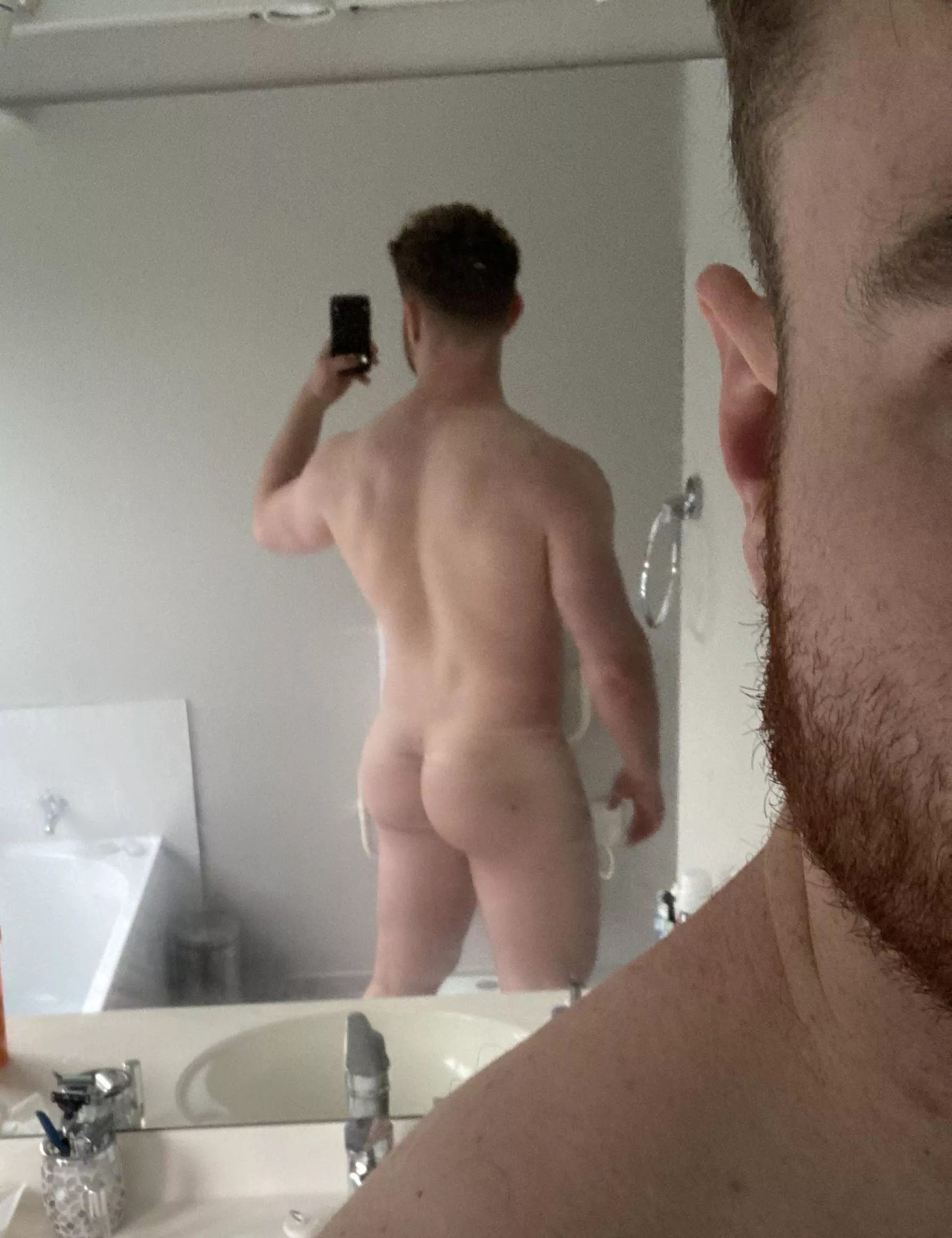 Just finished crap dog leg day but got a good pump 🦵🍑 also do you like the ginger beard?