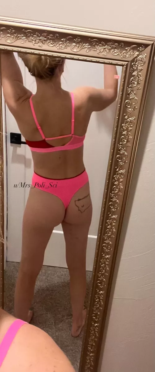 Lil Montana booty for you to spank