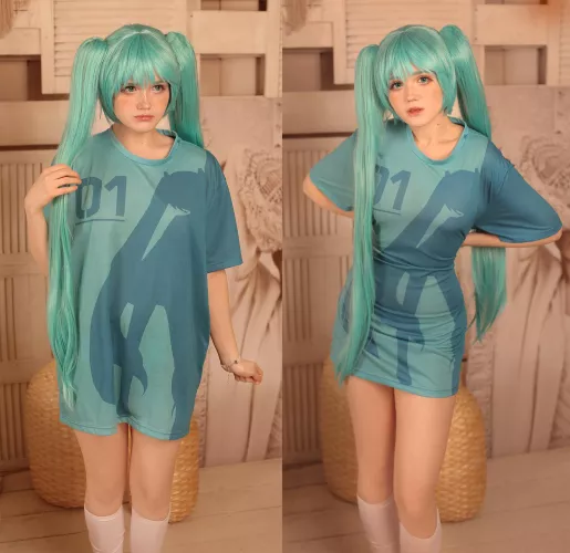 Miku Hatsune cosplay by Neyrodesu