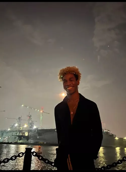 My best friend asked me to post him and see what everyone says lol so what you guys thinkkkkk ?? 🙈