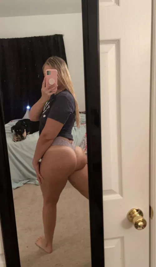 My bubble butt always gives me extra attention as a teacher 🥵