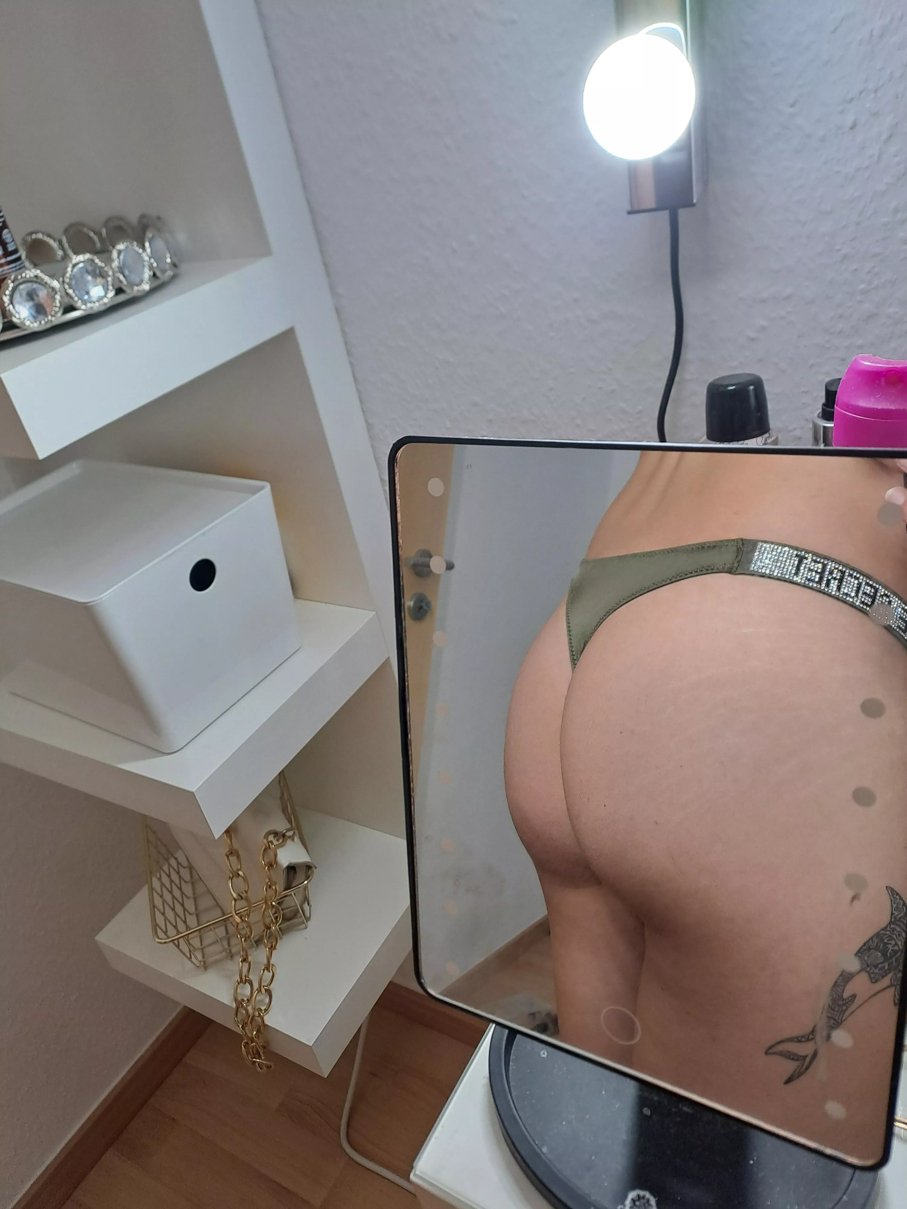 Ola say hi to my pixie ass