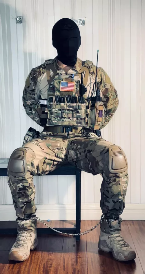 Prisoners should be blindfolded and cuffed