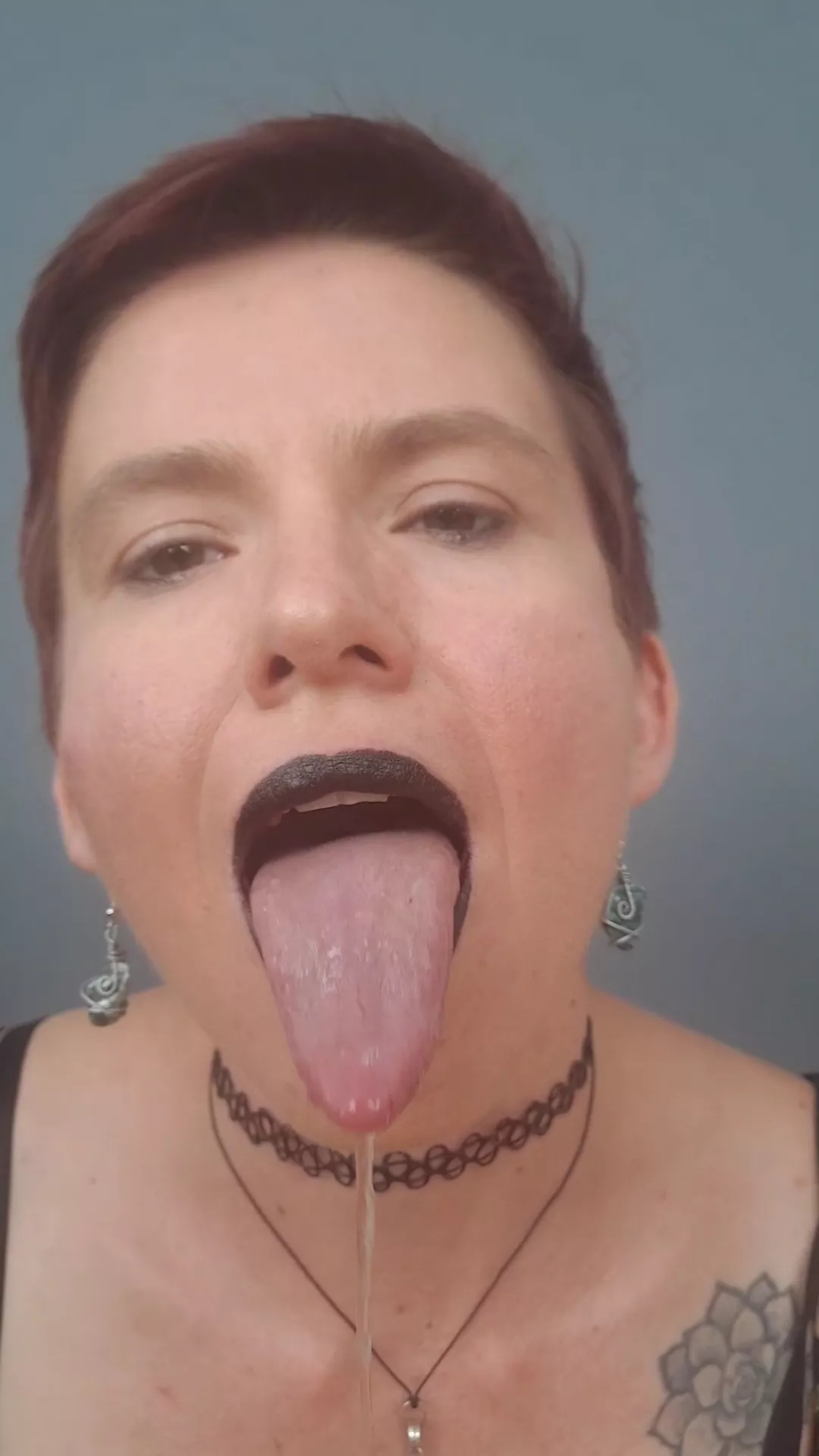 Short hair, long tongue 👅