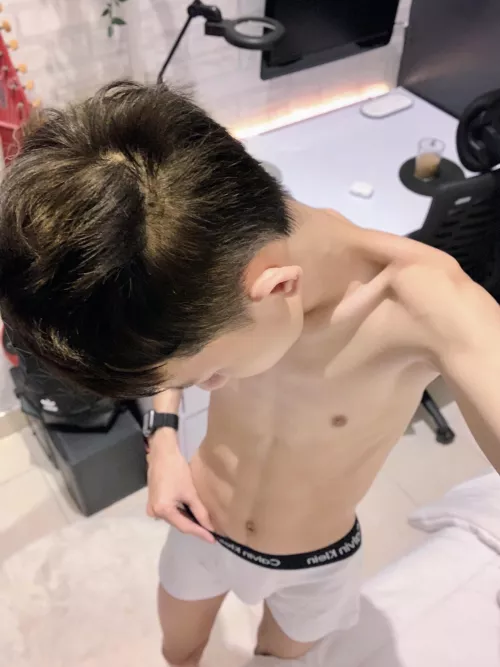 Skinny boy's morning selfie ☀️